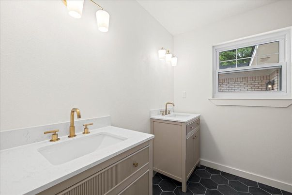 Bathroom, Dual Sink Vanities, Interior