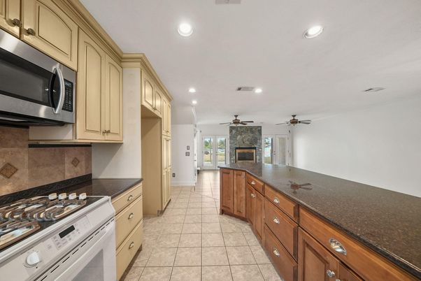 Fireplace, Interior, Kitchen, Recessed Lighting