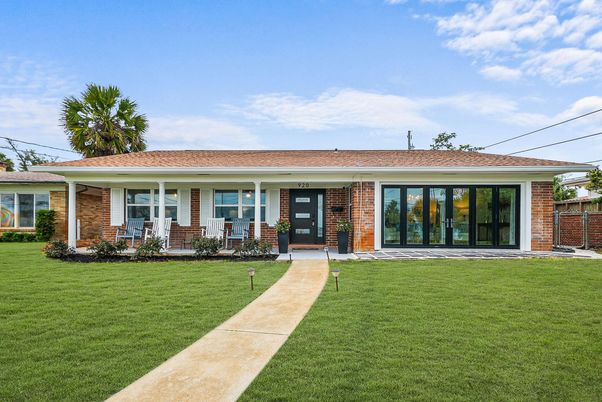 Exterior, Facade, Brick Facade, Ranch