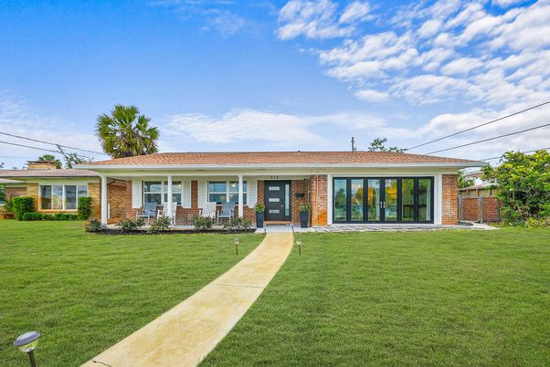 Backyard, Exterior, Facade, Brick Facade, Ranch