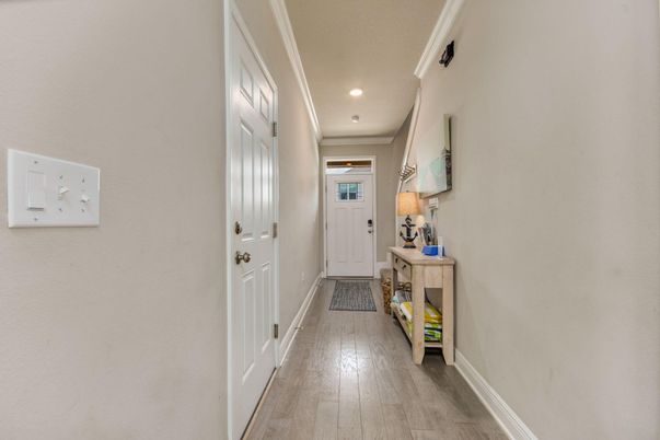 Interior, Recessed Lighting, Wood Texture Flooring