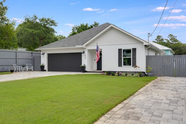 Attached, Exterior, Facade, Ranch