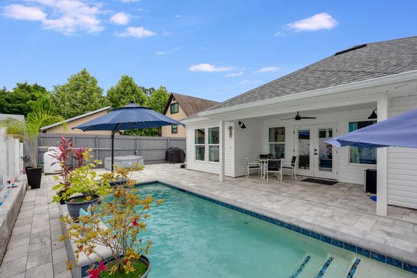 Exterior, Pool
