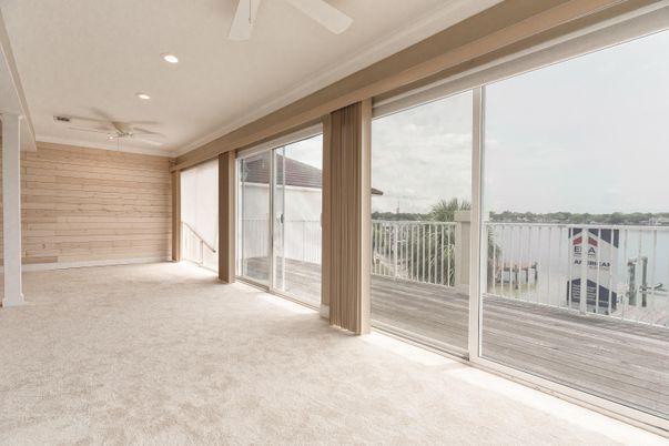 Empty room, Interior, Recessed Lighting, Wooden Walls
