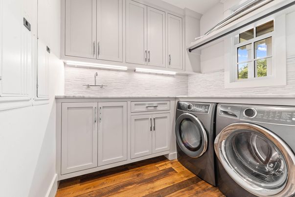 Interior, Washer, Wood Texture Flooring