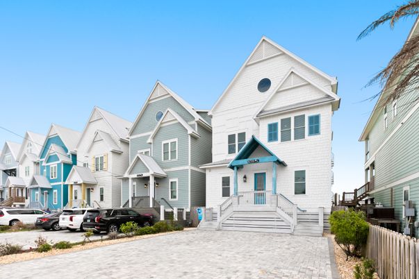 Exterior, Facade, Queen Anne Victorian