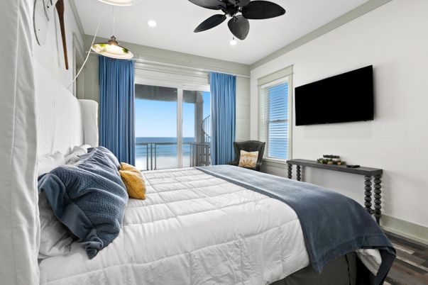 Bedroom, Interior, Pendant Lights, Recessed Lighting, Water, Wood Texture Flooring