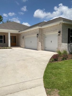 Attached, Exterior, Facade, Brick Facade, Ranch
