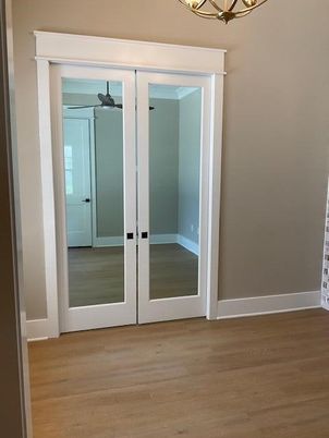 Chandelier, Empty room, Interior, Wood Texture Flooring