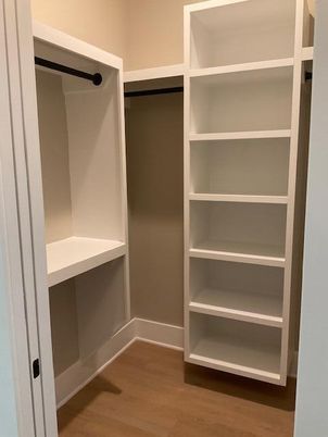 Interior, Walk-in Closets, Wood Texture Flooring