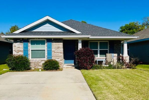 Exterior, Facade, Brick Facade, Ranch