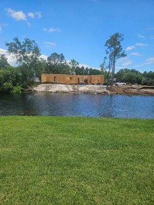 Exterior, Lake