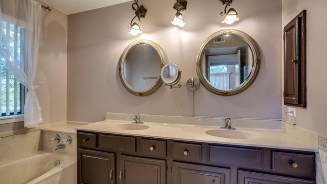 Bathroom, Dual Sink Vanities, Interior