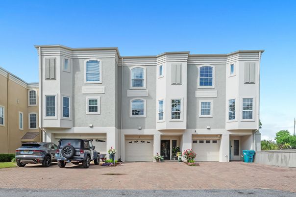 Attached, Exterior, Facade, Rowhouse