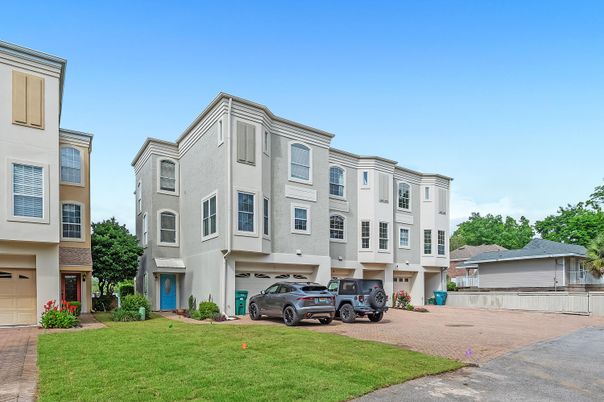Attached, Exterior, Facade, Rowhouse