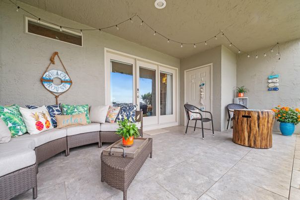 Exterior, Living room