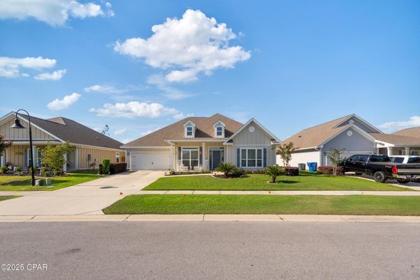 Attached, Exterior, Facade, Ranch