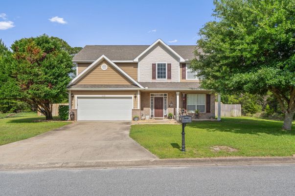 Attached, Exterior, Facade, Ranch
