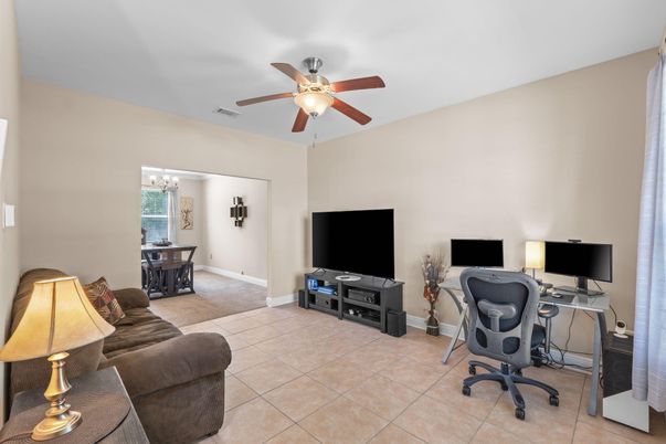 Home Office, Interior