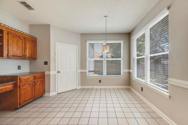 Empty room, Interior, Pendant Lights