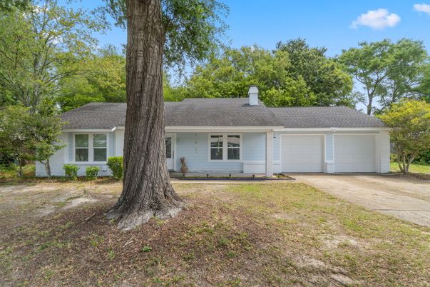 Attached, Exterior, Facade, Ranch