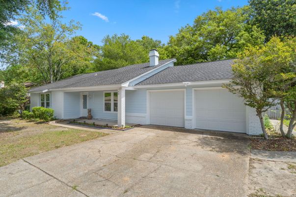 Attached, Exterior, Facade, Ranch