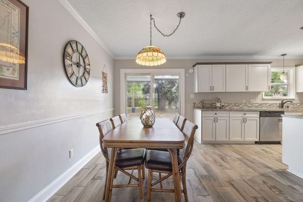 Dining room, Interior, Kitchen, Pendant Lights, Wood Texture Flooring