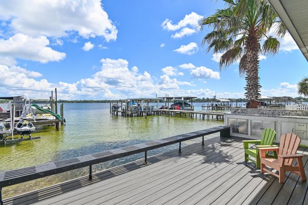 Exterior, Lake