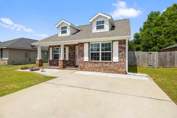 Exterior, Facade, Brick Facade, Ranch