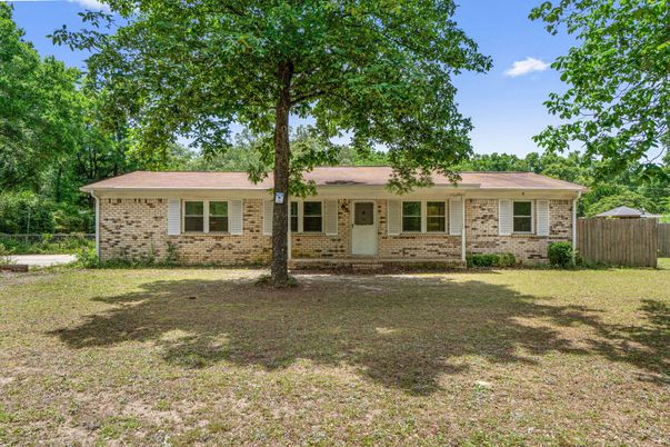 Backyard, Exterior, Facade, Brick Facade, Ranch