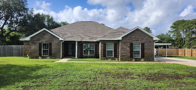 Backyard, Exterior, Facade, Brick Facade, Brick Traditional