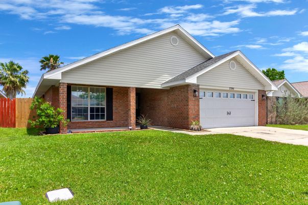 Attached, Exterior, Facade, Brick Facade, Ranch