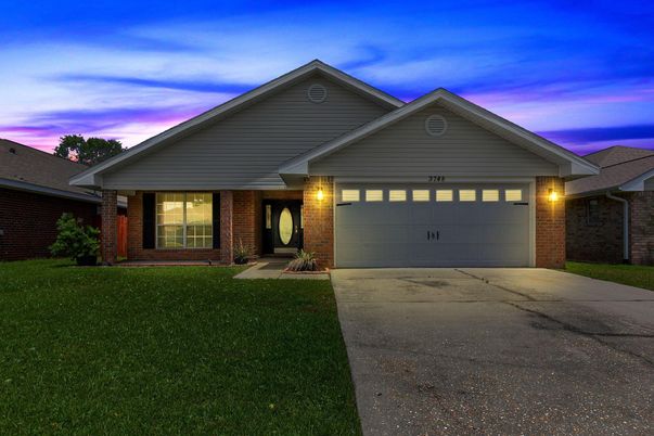 Attached, Exterior, Facade, Brick Facade, American Craftsman