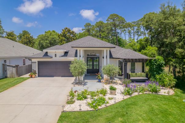 Attached, Exterior, Facade, Ranch