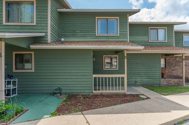 Exterior, Facade, Rowhouse