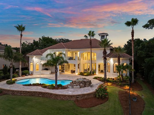 Exterior, Facade, Pool, Mediterranean