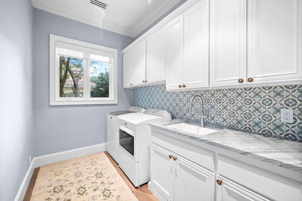Interior, Washer, Wood Texture Flooring