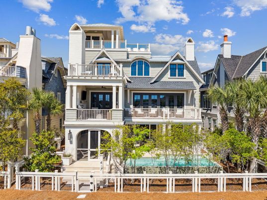 Exterior, Facade, Pool, Queen Anne Victorian