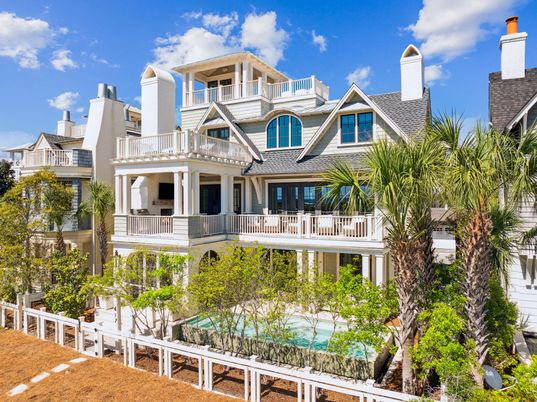 Exterior, Facade, Pool, Queen Anne Victorian