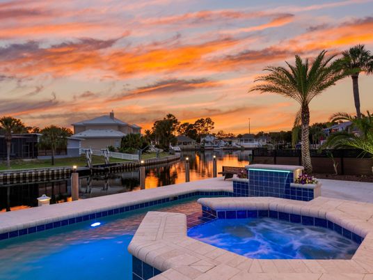 Exterior, Pool, Water