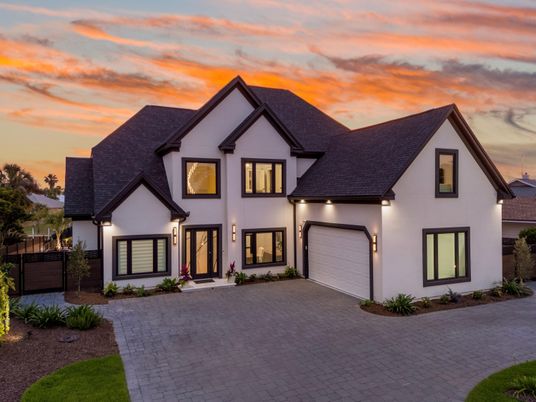 Attached, Exterior, Facade, Farmhouse