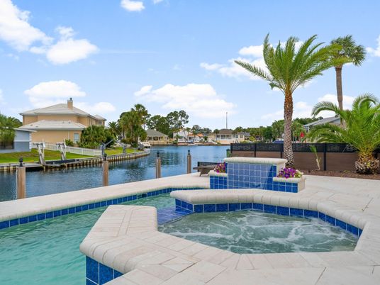 Exterior, Pool, Water