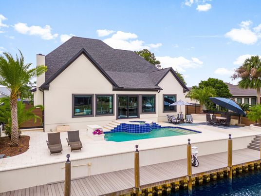Exterior, Pool, Water