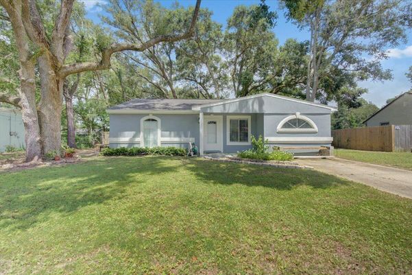 Backyard, Exterior, Facade, Ranch