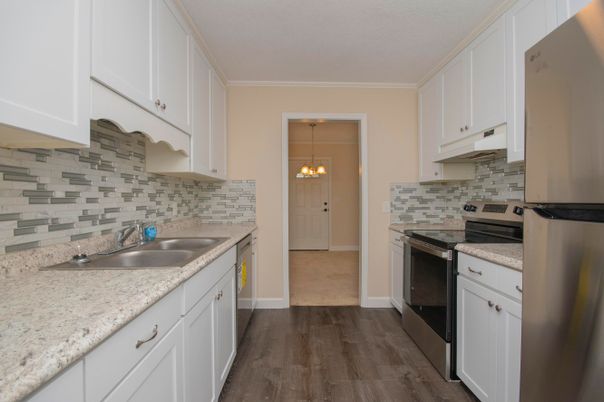 Interior, Kitchen, Pendant Lights, Wood Texture Flooring
