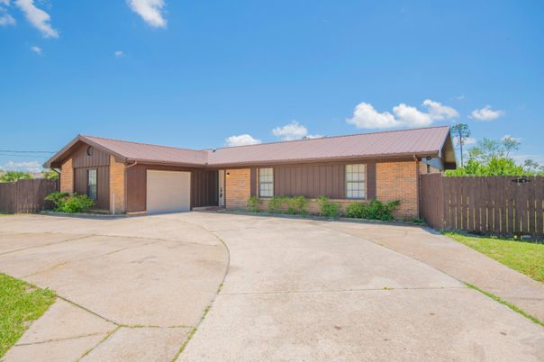 Attached, Exterior, Facade, Brick Facade, Ranch