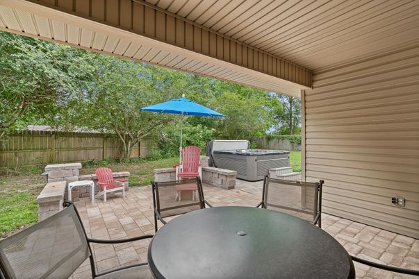 Exterior, Hot Tub