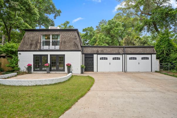 Attached, Exterior, Facade, Cape Cod