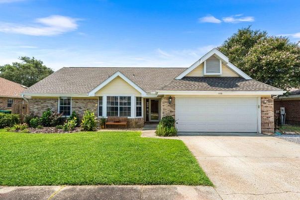 Attached, Exterior, Facade, Brick Facade, Ranch