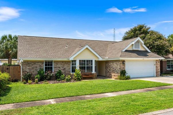 Attached, Exterior, Facade, Brick Facade, Ranch
